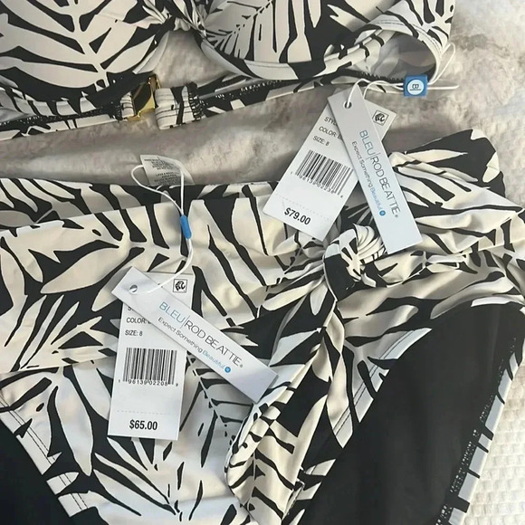 Bleu Rod Beattie Urban Oasis Twist Front Bikini
Swim Top Size 8 - Picture 9 of 9